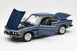 BMW 3.0 CSi E9 Blauw Metallic AUTOart 1:18 70672 Metaal — afbeelding 2 van 8