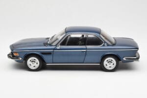 BMW 3.0 CSi E9 Blauw Metallic AUTOart 1:18 70672 Metaal — afbeelding 4 van 8
