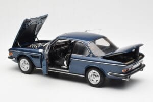 BMW 3.0 CSi E9 Blauw Metallic AUTOart 1:18 70672 Metaal — afbeelding 5 van 8