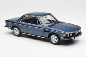 BMW 3.0 CSi E9 Blauw Metallic AUTOart 1:18 70672 Metaal — afbeelding 6 van 8