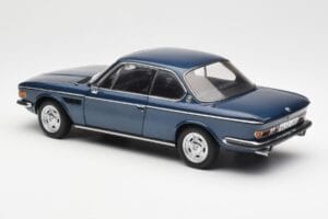 BMW 3.0 CSi E9 Blauw Metallic AUTOart 1:18 70672 Metaal — afbeelding 7 van 8
