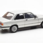 BMW 323i E21 Aspen Zilver AUTOart 1:18 - image 3 of 8
