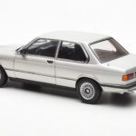 BMW 323i E21 Aspen Zilver AUTOart 1:18 - image 7 of 8