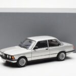 BMW 323i E21 Aspen Zilver AUTOart 1:18 - image 8 of 8