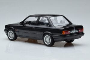 BMW 325i E30 Zwart Norev 1:18 183203 Metaal — afbeelding 5 van 6