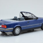 BMW 325i E30 Cabriolet Blauw MCG 1:18 - image 2 of 5