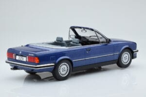 BMW 325i E30 Cabriolet Blauw MCG 1:18 MCG18381 Metaal — afbeelding 2 van 5