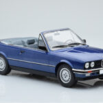 BMW 325i E30 Cabriolet Blauw MCG 1:18 - image 3 of 5