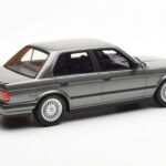 BMW 325i E30 Sedan Dolphin Grijs Otto 1:18 - image 2 of 6