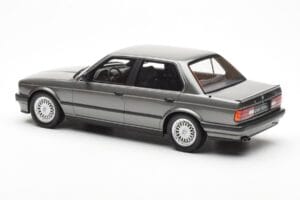 BMW 325i E30 Sedan Dolphin Grijs Otto 1:18 OT819 Hars — afbeelding 5 van 6