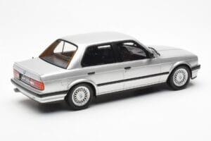 BMW 325i E30 Zilver Otto 1:18 OT912 Hars — afbeelding 2 van 6