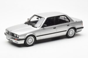 BMW 325i E30 Zilver Otto 1:18 OT912