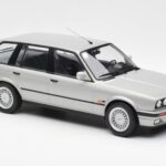 BMW 325i E30 Touring Zilver Norev 1:18 183216 - image 4 of 6