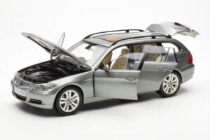 BMW 330i E91 Touring Grijs Metallic Kyosho 1:18 80430394359 Metaal — afbeelding 2 van 8