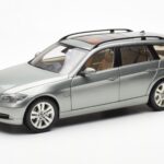 BMW 330i E91 Touring Grijs Metallic Kyosho 1:18