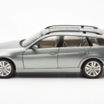 BMW 330i E91 Touring Grijs Metallic Kyosho 1:18 - image 4 of 8