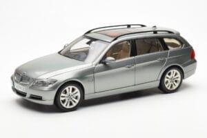 BMW 330i E91 Touring Grijs Metallic Kyosho 1:18 80430394359