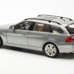 BMW 330i E91 Touring Grijs Metallic Kyosho 1:18 - image 7 of 8
