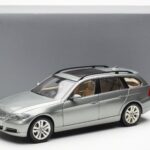 BMW 330i E91 Touring Grijs Metallic Kyosho 1:18 - image 8 of 8
