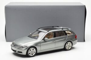 BMW 330i E91 Touring Grijs Metallic Kyosho 1:18 80430394359 Metaal — afbeelding 8 van 8