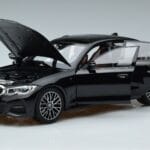 BMW 330i G20 Zwart Metallic Norev 1:18 183277 Metaal - image 2 of 7