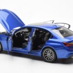 BMW 330i G20 Portimao Blauw Metallic Norev 1:18 - image 5 of 8