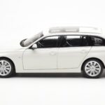 BMW 335i F31 Touring Alpine Wit Paragon 1:18 - image 4 of 8
