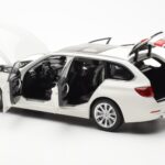 BMW 335i F31 Touring Alpine Wit Paragon 1:18 - image 5 of 8