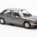 BMW 520i E28 Grijs MCG 1:18 - image 4 of 6