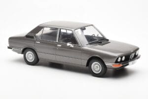 BMW 520i E28 Grijs MCG 1:18 MCG18121 Metaal — afbeelding 4 van 6