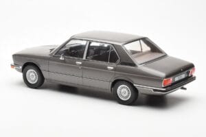 BMW 520i E28 Grijs MCG 1:18 MCG18121 Metaal — afbeelding 5 van 6
