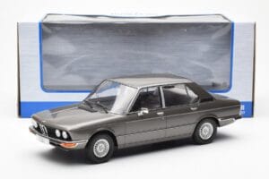 BMW 520i E28 Grijs MCG 1:18 MCG18121 Metaal — afbeelding 6 van 6