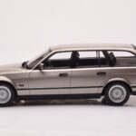 BMW 530i E34 Touring Grijs Metallic MCG 1:18 - image 3 of 6
