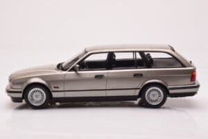 BMW 530i E34 Touring Grijs Metallic MCG 1:18 MCG18330 Metaal — afbeelding 3 van 6