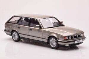 BMW 530i E34 Touring Grijs Metallic MCG 1:18 MCG18330 Metaal — afbeelding 4 van 6