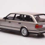 BMW 530i E34 Touring Grijs Metallic MCG 1:18 - image 5 of 6