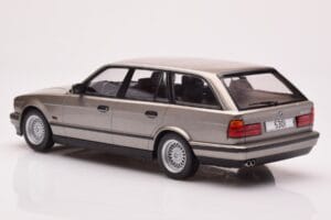BMW 530i E34 Touring Grijs Metallic MCG 1:18 MCG18330 Metaal — afbeelding 5 van 6
