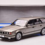 BMW 530i E34 Touring Grijs Metallic MCG 1:18 - image 6 of 6