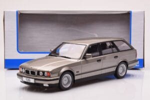 BMW 530i E34 Touring Grijs Metallic MCG 1:18 MCG18330 Metaal — afbeelding 6 van 6