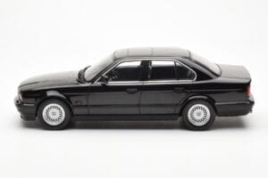 BMW 540i E34 Zwart Metallic MCG 1:18 MCG18157 Metaal — afbeelding 3 van 6