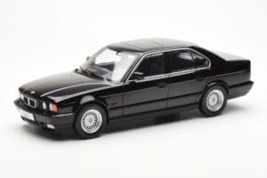BMW 540i E34 Zwart Metallic MCG 1:18 MCG18157