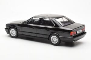 BMW 540i E34 Zwart Metallic MCG 1:18 MCG18157 Metaal — afbeelding 5 van 6