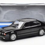 BMW 540i E34 Zwart Metallic MCG 1:18 - image 6 of 6