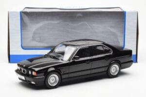 BMW 540i E34 Zwart Metallic MCG 1:18 MCG18157 Metaal — afbeelding 6 van 6