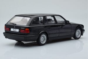 BMW 540i E34 Touring Zwart Metallic MCG 1:18 MCG18329 Metaal — afbeelding 2 van 6
