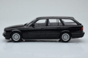 BMW 540i E34 Touring Zwart Metallic MCG 1:18 MCG18329 Metaal — afbeelding 3 van 6