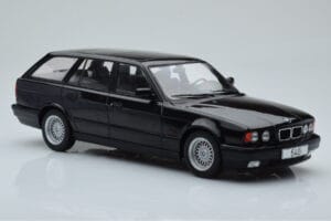 BMW 540i E34 Touring Zwart Metallic MCG 1:18 MCG18329 Metaal — afbeelding 4 van 6