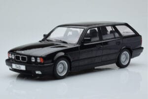 BMW 540i E34 Touring Zwart Metallic MCG 1:18 MCG18329