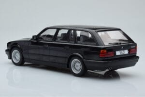 BMW 540i E34 Touring Zwart Metallic MCG 1:18 MCG18329 Metaal — afbeelding 5 van 6