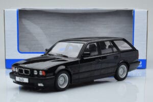 BMW 540i E34 Touring Zwart Metallic MCG 1:18 MCG18329 Metaal — afbeelding 6 van 6